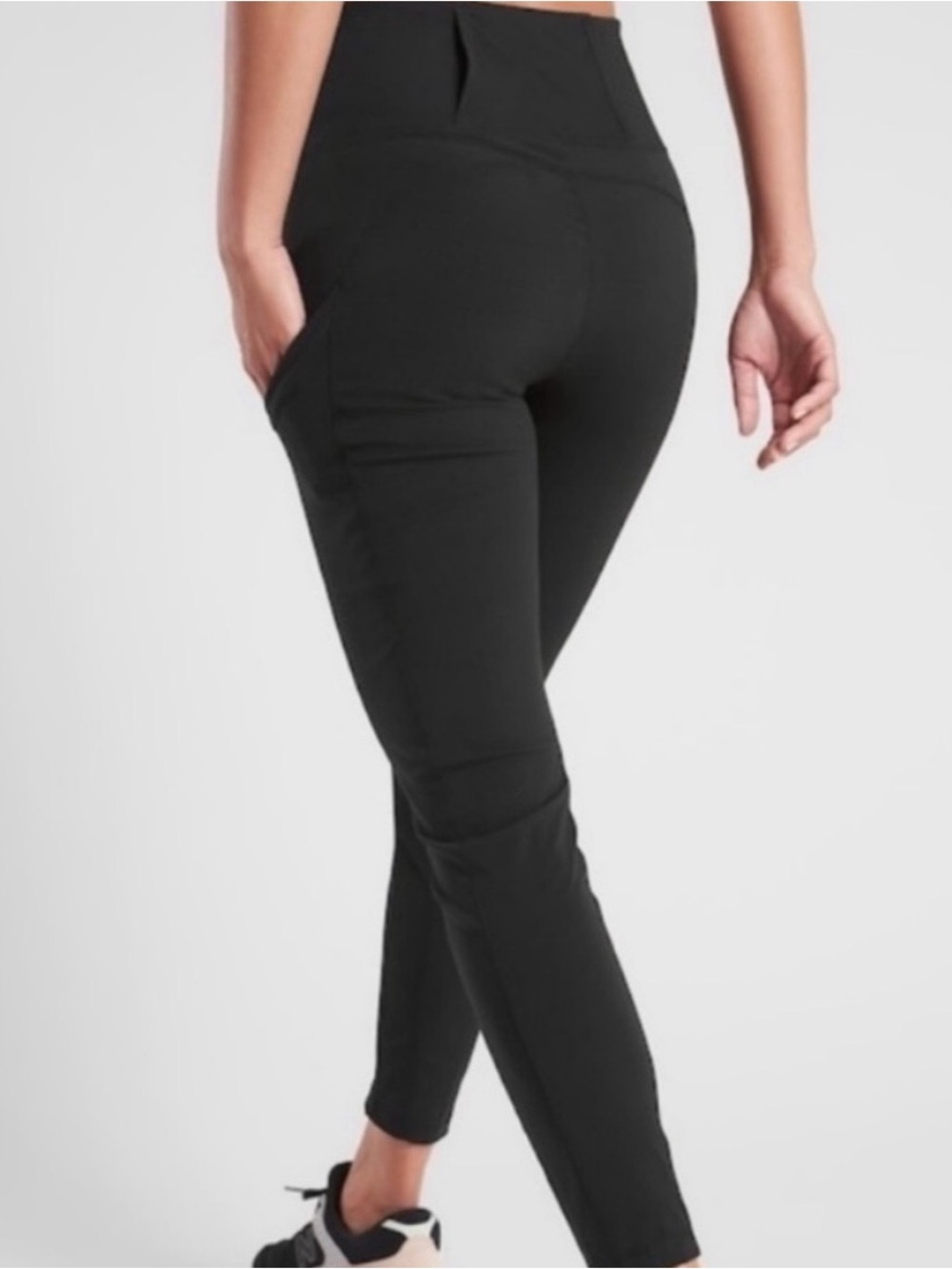 Athleta Trekkie Hybrid Cropped Tight-Black